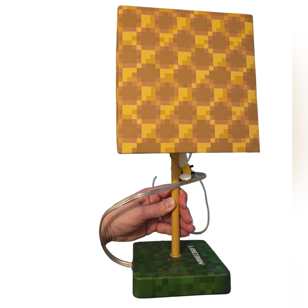 Minecraft Bee Honeycomb Desk Lamp - Picture 6 of 6